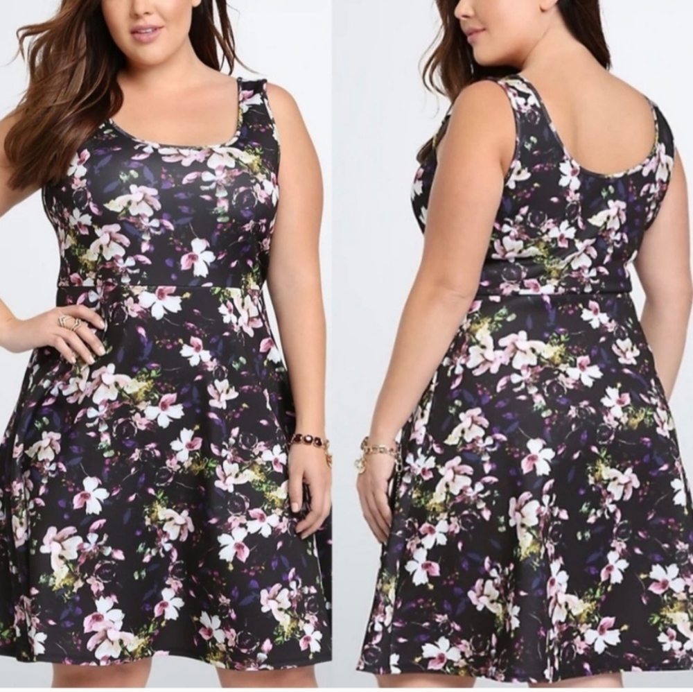 Torrid Plus Size 2 Floral Scuba Skater Dress